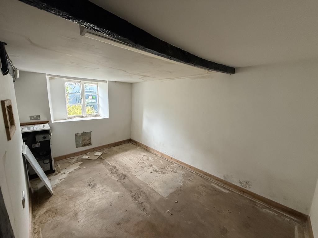 Lot: 181 - CHARACTER COTTAGE FOR UPDATING IN VILLAGE LOCATION - Third reception room accessed from reception 2